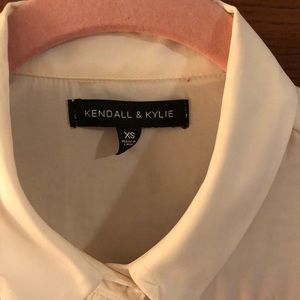 Kendall & Kylie off white button up crop top